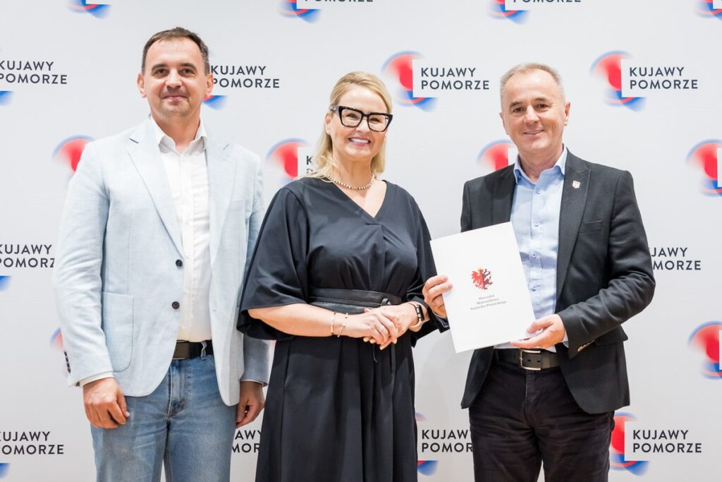 Handing over grand agreements for the development of sports infrastructure in the region, photo by Tomasz Czachorowski/eventphoto.com.pl for UMWKP