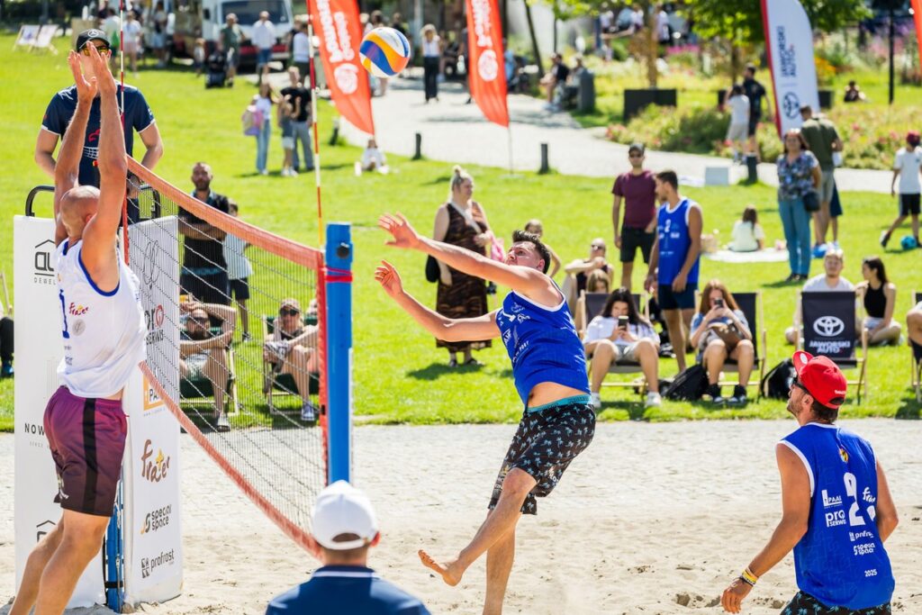 Bydgoszcz Volleyball Island, photo by Tomasz Czachorowski, eventphoto.com.pl for UMWKP