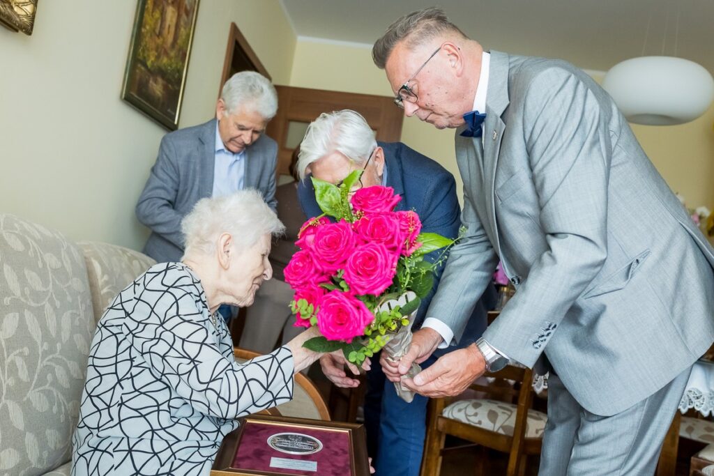 Wręczenie medalu Unitas Durat pani Wiesławie Łucji Sochackiej, fot. Tomasz Czachorowski/eventphoto.com.pl dla UMWKP