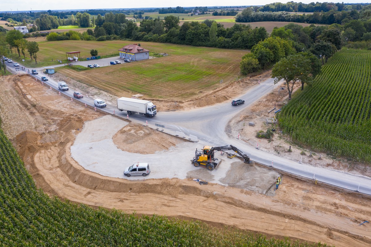 Construction of a roundabout in Dyblin, photo by Mikołaj Kuras for UMWKP