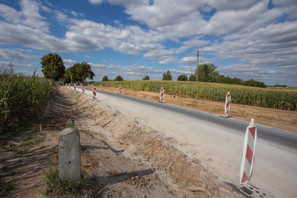 Construction of a roundabout in Dyblin, photo by Mikołaj Kuras for UMWKP