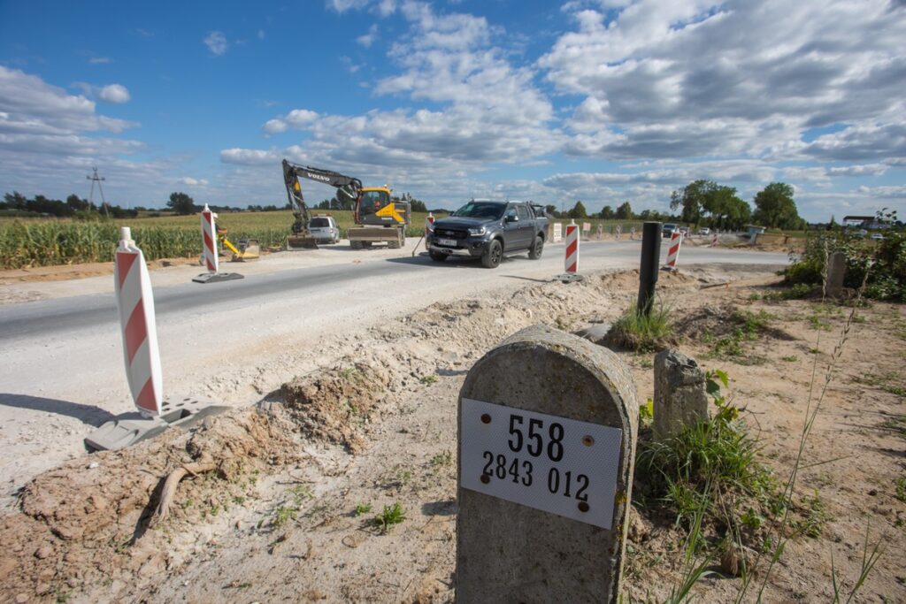 Construction of a roundabout in Dyblin, photo by Mikołaj Kuras for UMWKP
