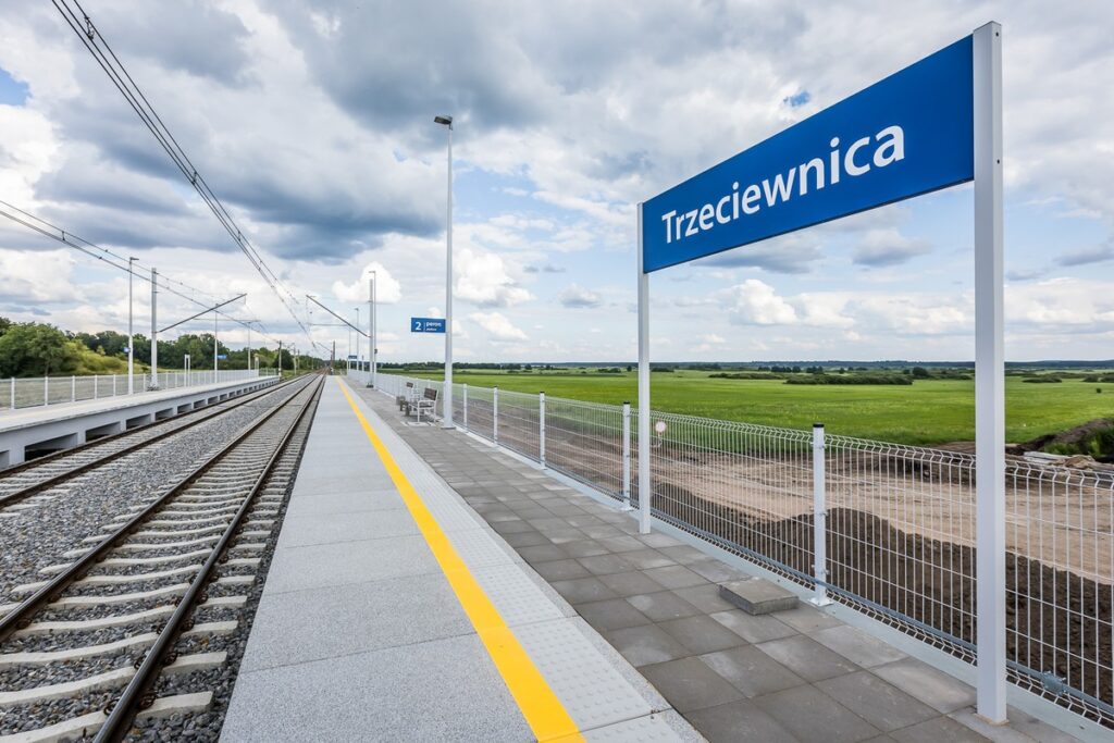 Railway stop in Trzeciewnica, photo by Tomasz Czachorowski/eventphoto.com.pl for the UMWKP Railway stop in Trzeciewnica, photo by Tomasz Czachorowski/eventphoto.com.pl for the UMWKP