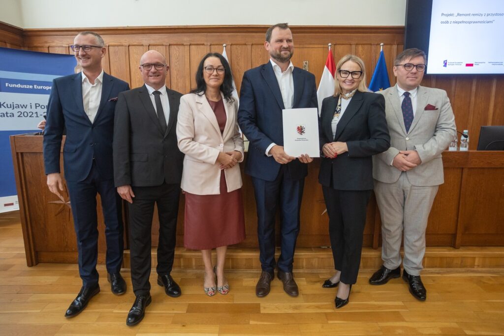Ceremonia wręczenia umów FEdKP i KPO, fot. Mikołaj Kuras dla UMWKP