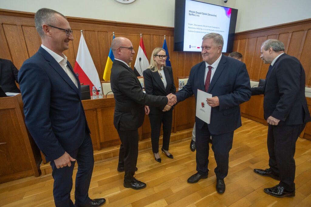 Ceremonia wręczenia umów FEdKP i KPO, fot. Mikołaj Kuras dla UMWKP