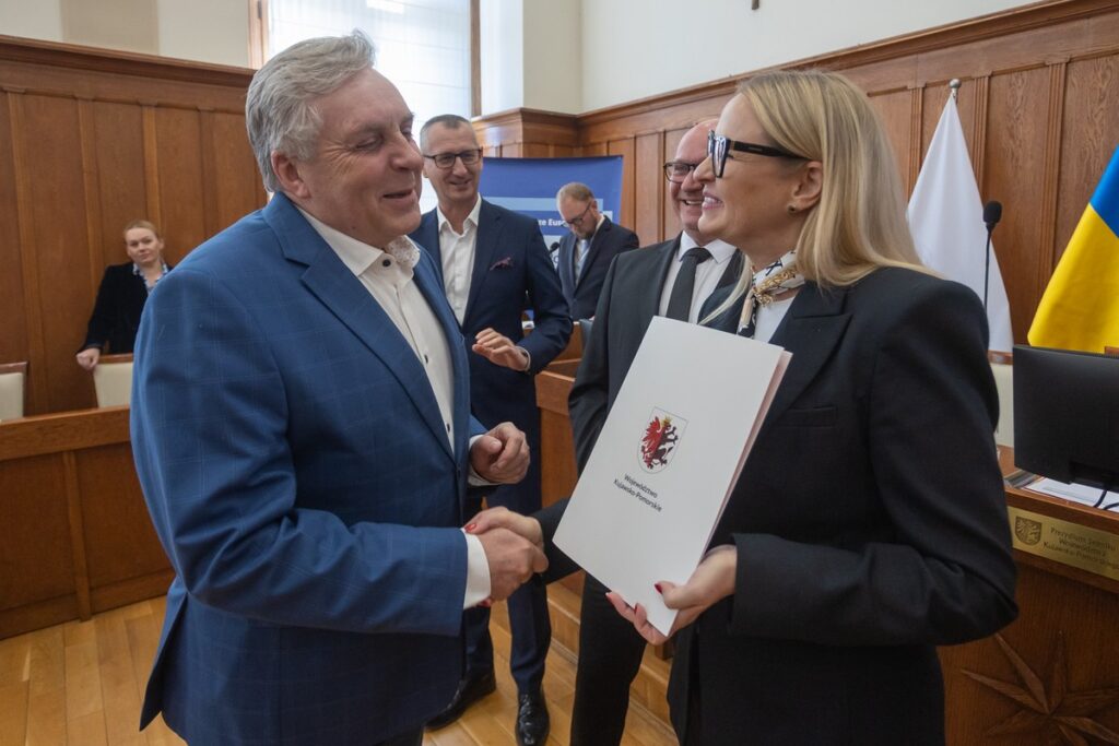 Ceremonia wręczenia umów FEdKP i KPO, fot. Mikołaj Kuras dla UMWKP