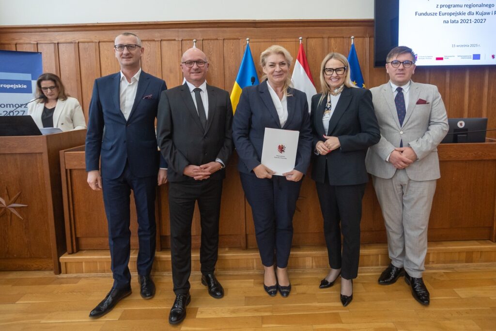 Ceremonia wręczenia umów FEdKP i KPO, fot. Mikołaj Kuras dla UMWKP