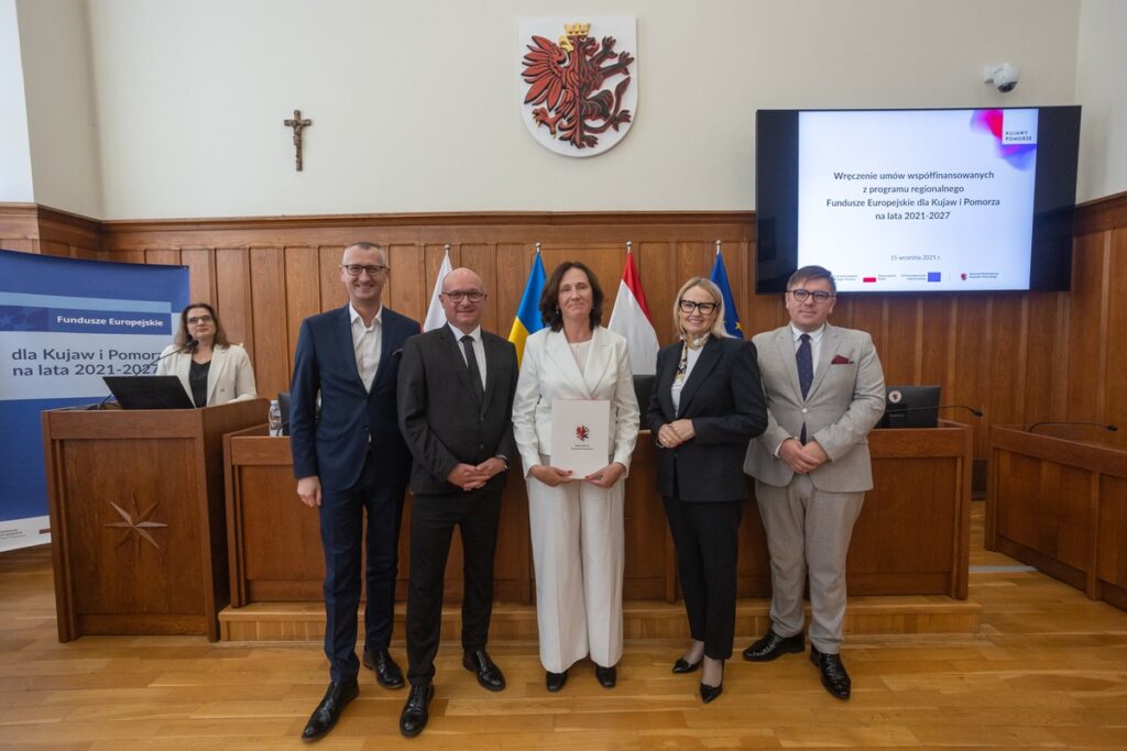 Ceremonia wręczenia umów FEdKP i KPO, fot. Mikołaj Kuras dla UMWKP
