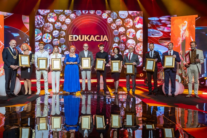 Laureaci Nagród Marszałka w kategorii „Edukacja”, fot. Szymon Zdziebło, tarantoga.pl dla UMWKP