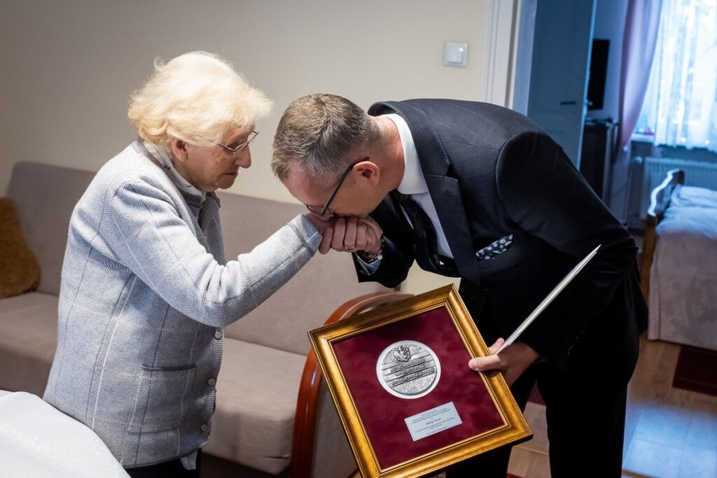 Awarding of the Unitas Durat medal to Jadwiga Nowak, photo by Tomasz Tomasz Czachorowski/eventphoto.com.pl for UMWKP