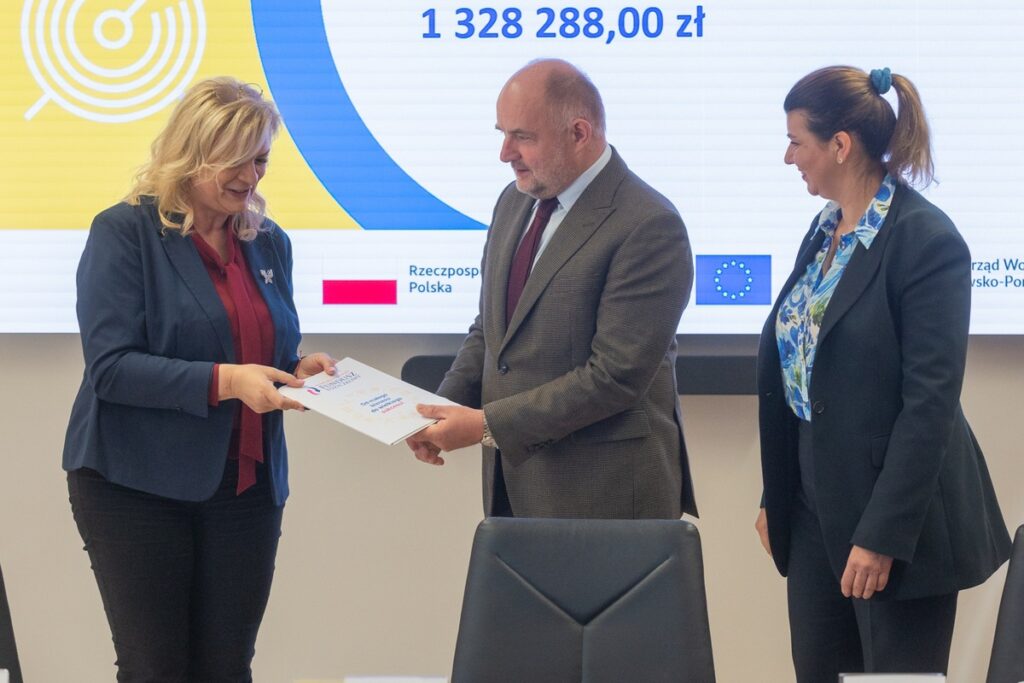 Uroczystość podpisania umów, fot. Mikołaj Kuras dla UMWKP
