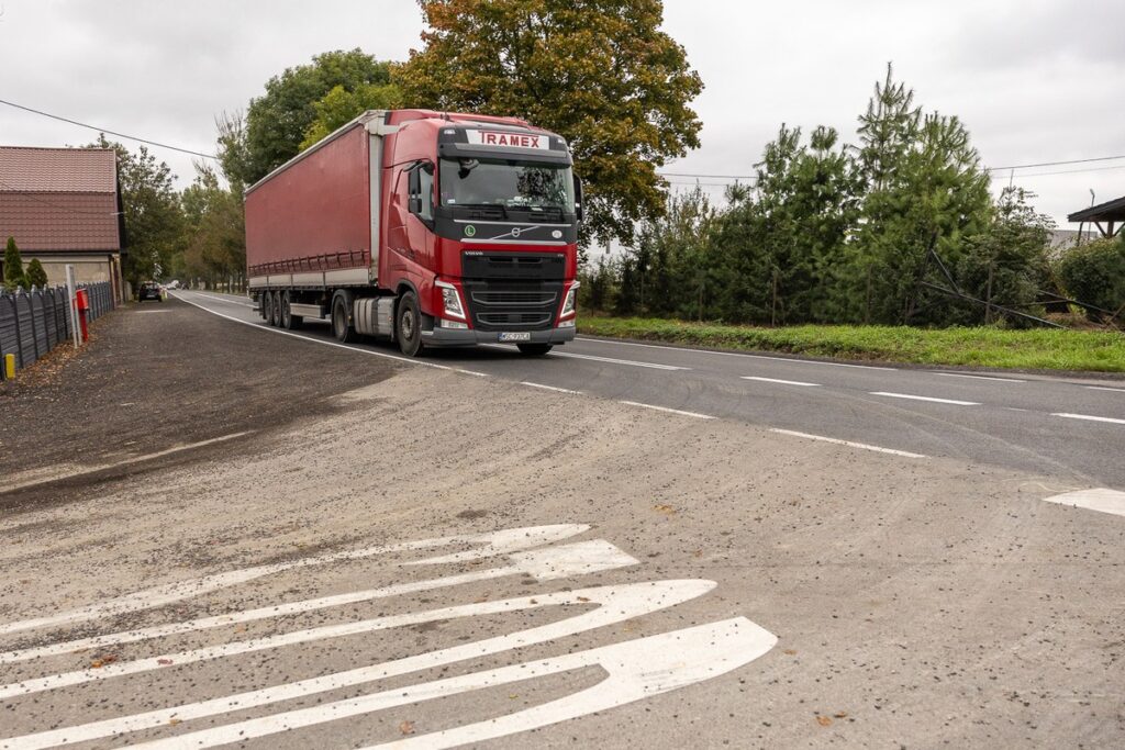 Zmodernizowana DW 412, fot. Szymon Zdziebło/tarantoga.pl dla UMWKP