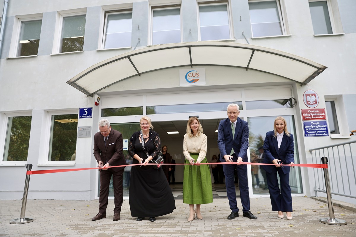 Uroczystość otwarcia centrum usług społecznych w Inowrocławiu, fot. Andrzej Goiński/UMWKP