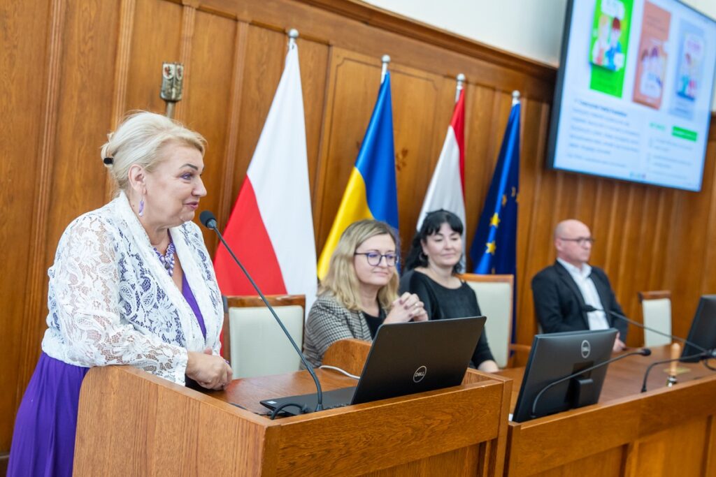 Wręczenie pakietów „ABC edukacji” i „ABC empatii”, fot. Andrzej Goiński/UMWKP