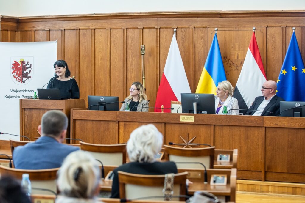 Wręczenie pakietów „ABC edukacji” i „ABC empatii”, fot. Andrzej Goiński/UMWKP