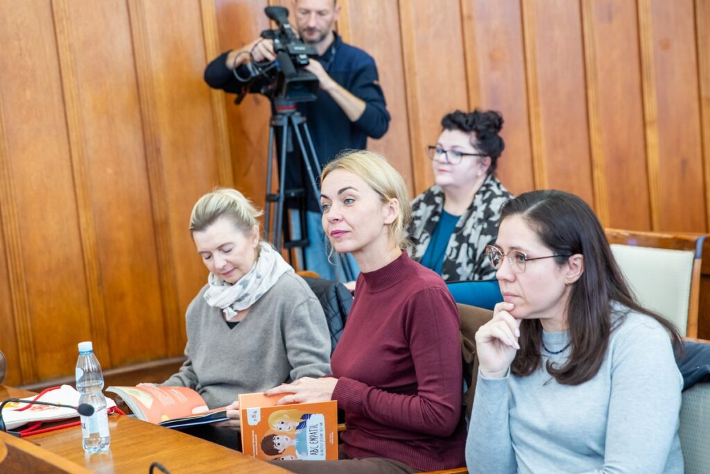 Wręczenie pakietów „ABC edukacji” i „ABC empatii”, fot. Andrzej Goiński/UMWKP