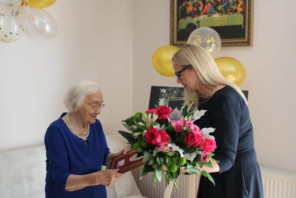 Presentation of the Unitas Durat medal to Marianna Chabecka, photo by the UMWKP