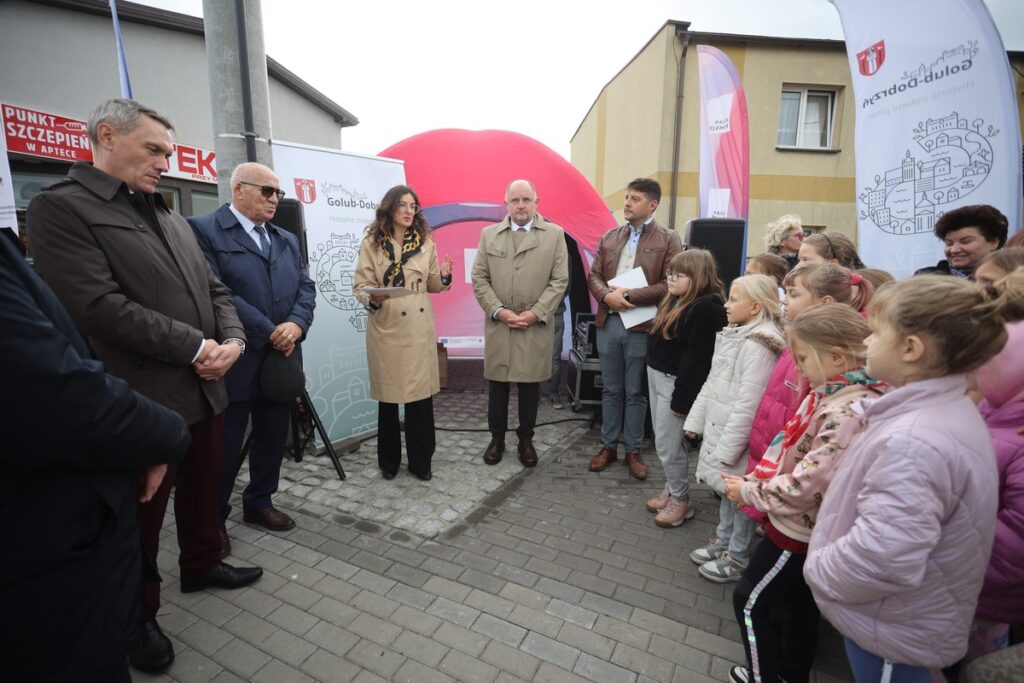 Otwarcie ronda w Golubiu-Dobrzyniu, fot. Mikołaj Kuras dla UMWKP