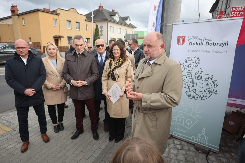Otwarcie ronda w Golubiu-Dobrzyniu, fot. Mikołaj Kuras dla UMWKP
