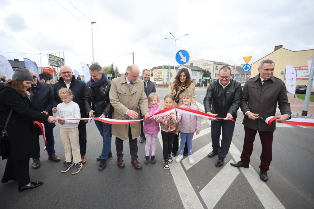 Otwarcie ronda w Golubiu-Dobrzyniu, fot. Mikołaj Kuras dla UMWKP