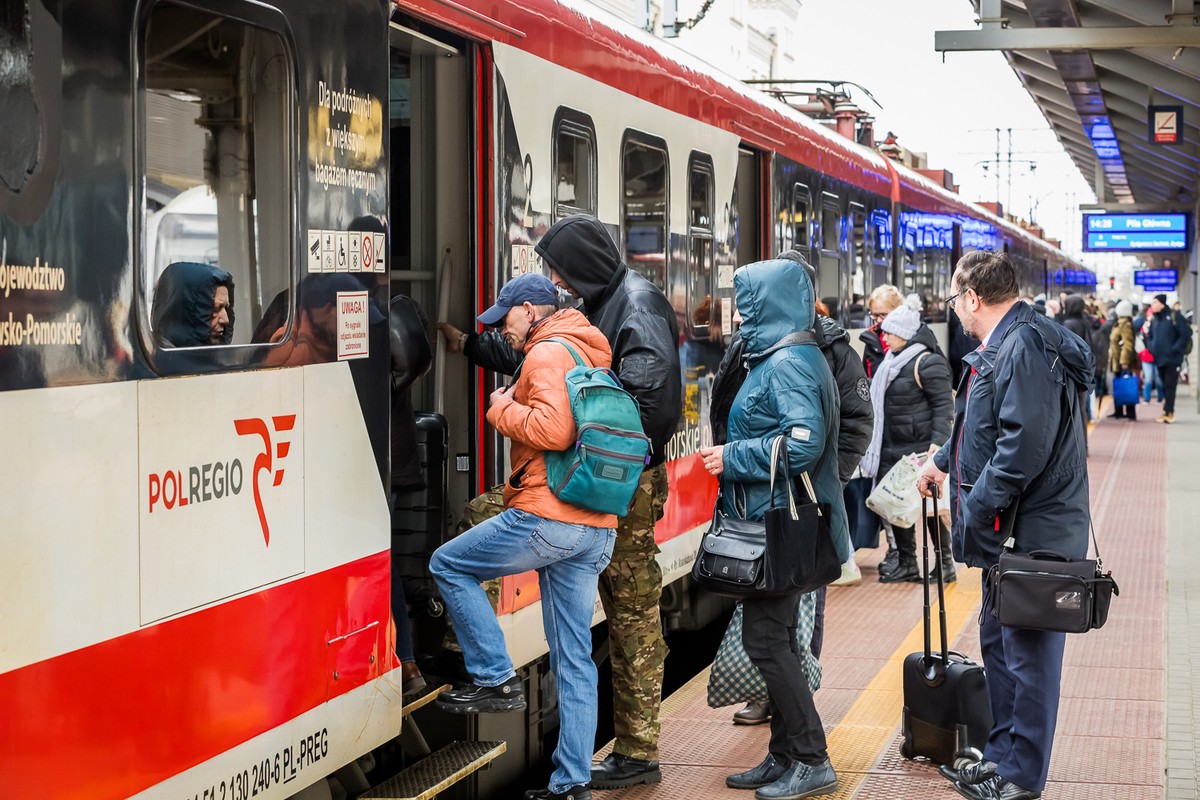 Regional trains, photo by Tomasz Czachorowski/eventphoto.com.pl for UMWKP