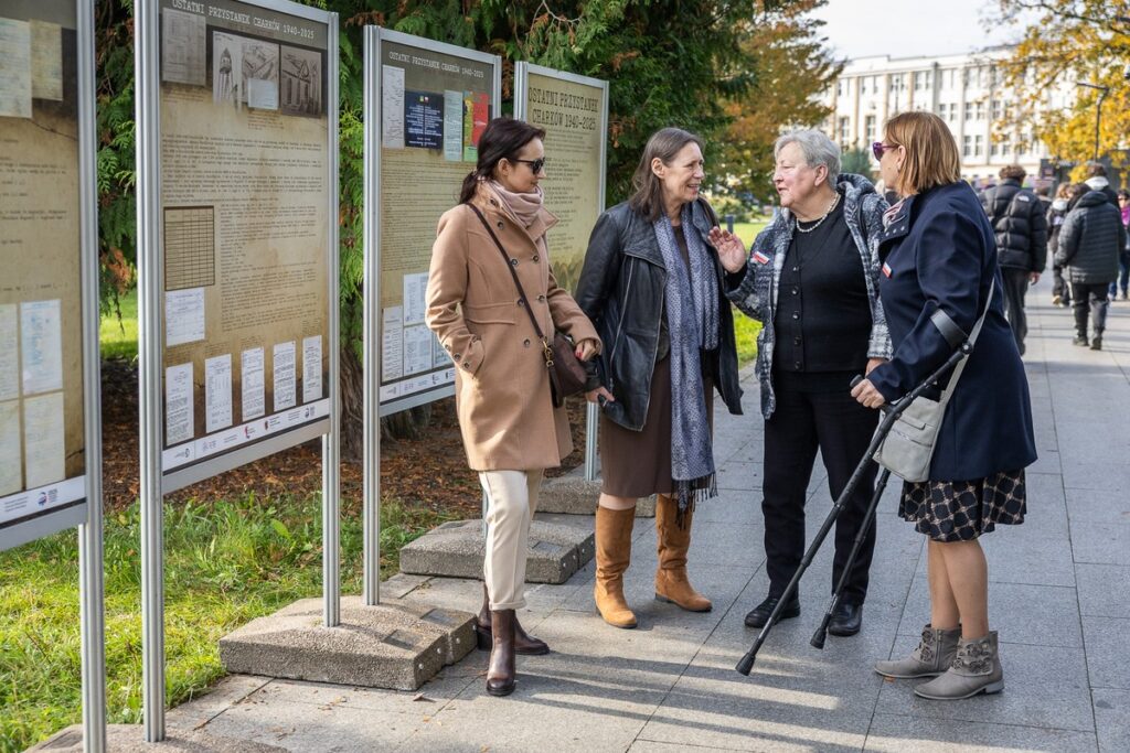 Opening of the outdoor exhibition “Last Stop Kharkiv 1940–2025”, photo by Szymon Zdziebło / tarantoga.pl for UMWKP