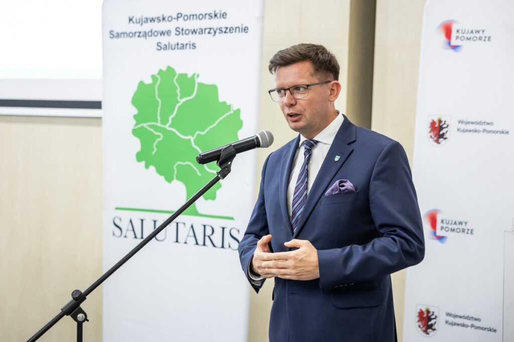 Przekazanie sprzętu dla OSP od Stowarzyszenia Salutaris, fot. Szymon Zdziebło/tarantoga.pl dla UMWKP
