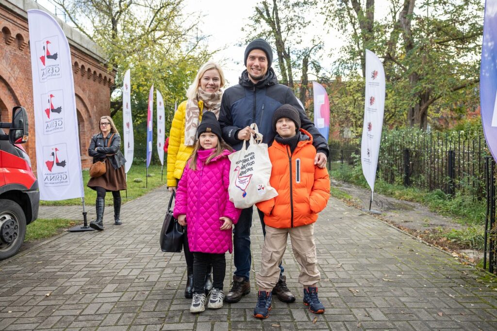 Odbiór gęsich tuszek w Toruniu, fot. Szymon Zdziebło/tarantoga.pl dla UMWKP