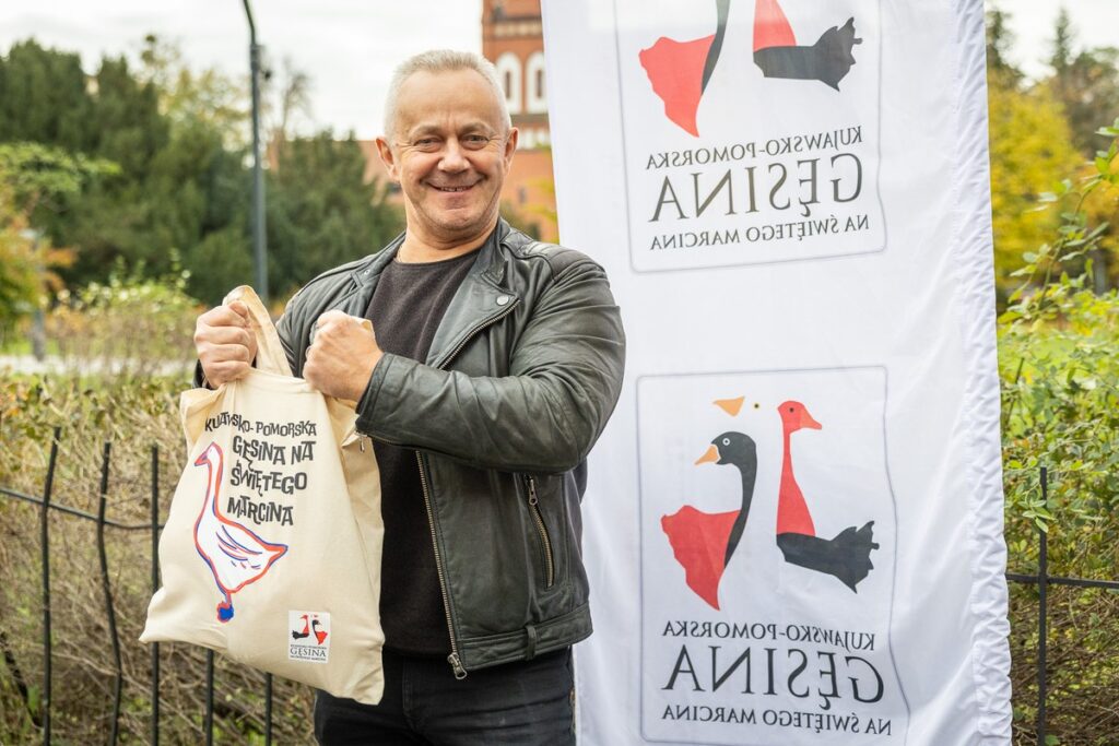 Odbiór gęsich tuszek w Toruniu, fot. Szymon Zdziebło/tarantoga.pl dla UMWKP