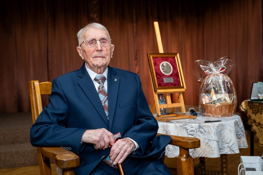 Wręczenie medalu Unitas Durat Zdzisławowi Rakowskiemu, fot. Tomasz Czachorowski/eventphoto.com.pl dla UMWKP