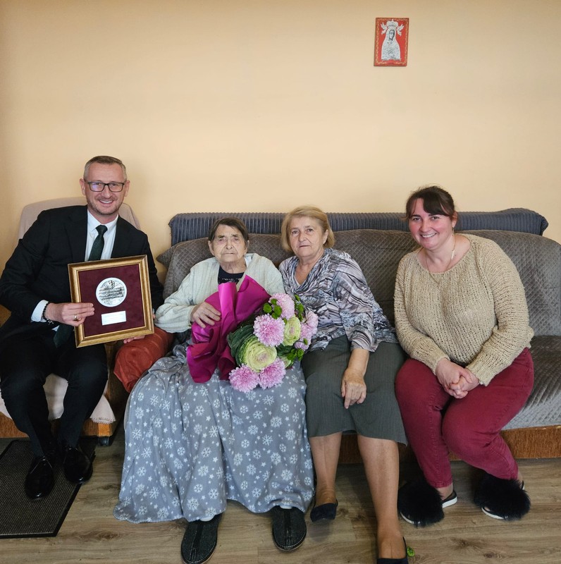 Wręczenie medalu Unitas Durat Irenie Kopocińskiej, fot. UMWKP