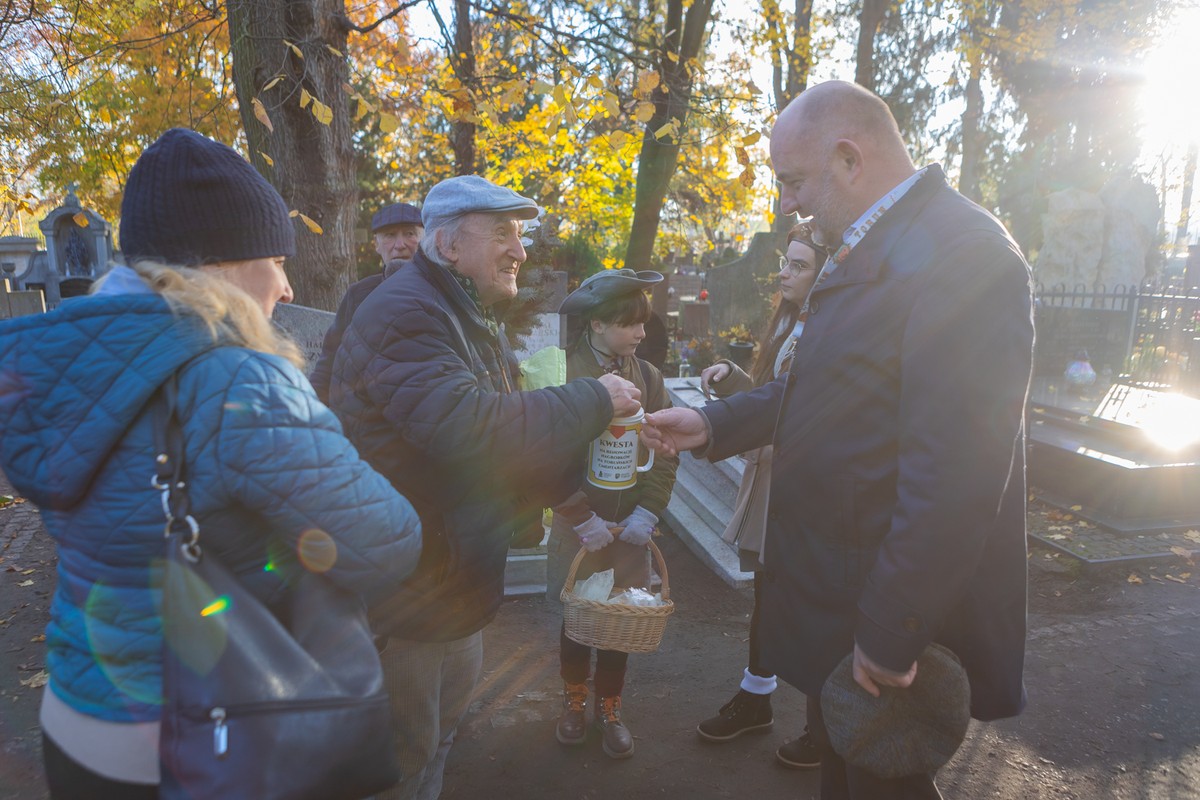 Fundraising at St. George’s Cemetery in Toruń, photo by Mikołaj Kuras for the UMWKP