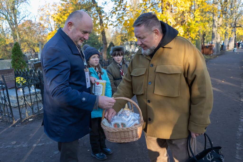 Fundraising at St. George’s Cemetery in Toruń, photo by Mikołaj Kuras for the UMWKP