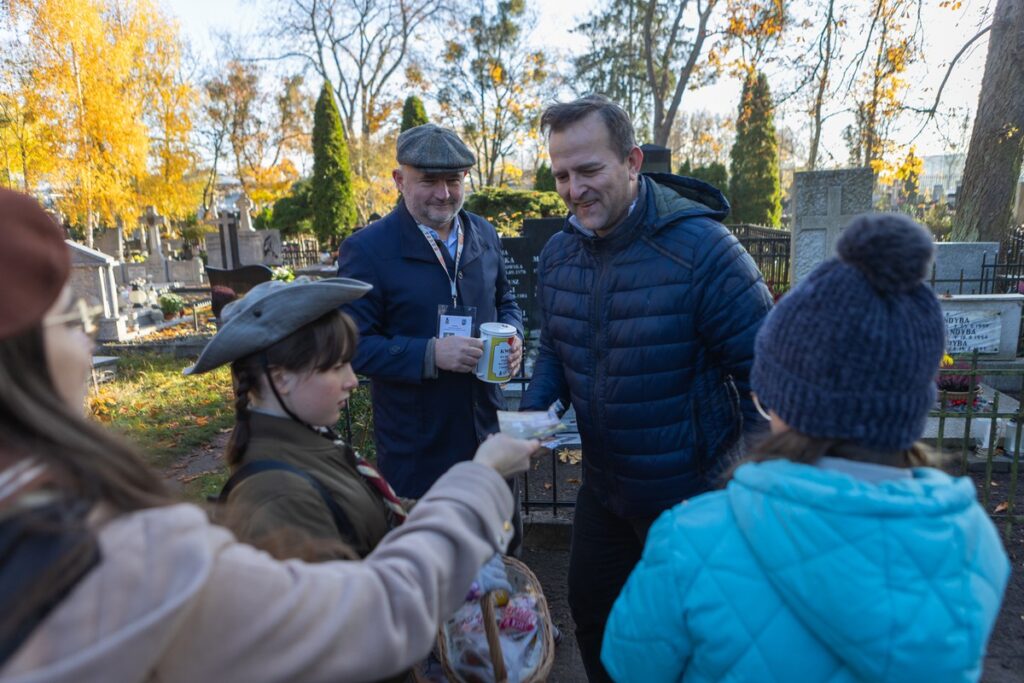 Fundraising at St. George’s Cemetery in Toruń, photo by Mikołaj Kuras for the UMWKP