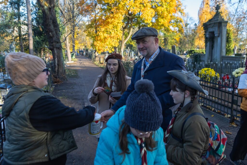 Fundraising at St. George’s Cemetery in Toruń, photo by Mikołaj Kuras for the UMWKP