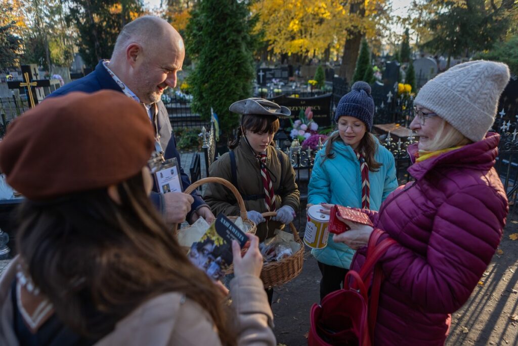 Fundraising at St. George’s Cemetery in Toruń, photo by Mikołaj Kuras for the UMWKP