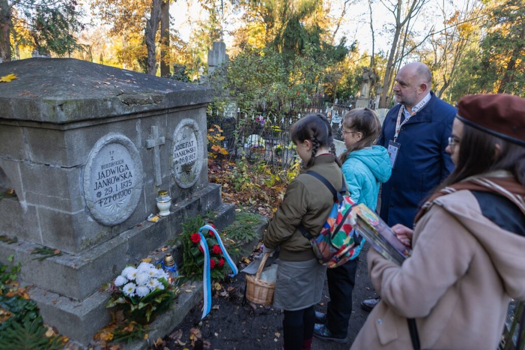 Fundraising at St. George’s Cemetery in Toruń, photo by Mikołaj Kuras for the UMWKP