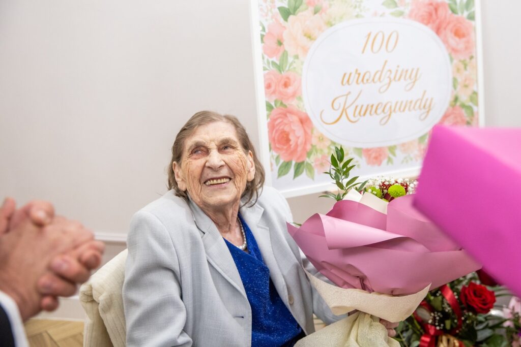 Wręczenie medalu Unitas Durat Kunegundzie Grudzień, fot. Andrzej Goiński/UMWKP