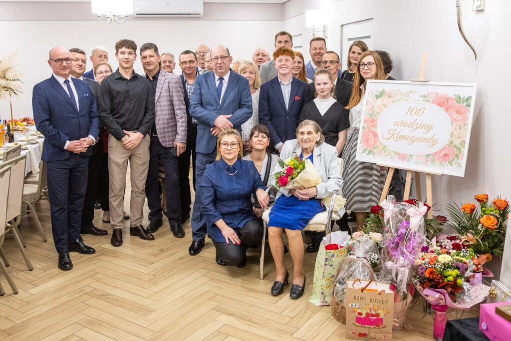 Wręczenie medalu Unitas Durat Kunegundzie Grudzień, fot. Andrzej Goiński/UMWKP