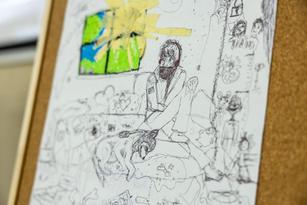 Wręczenie nagród w konkursie plastycznym „Zdrowie psychiczne – wyraź je artystycznie”, fot. Szymon Zdziebło/tarantoga.pl dla UMWKP