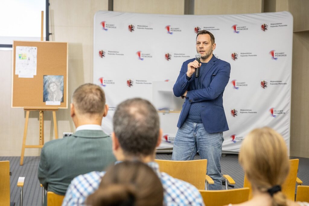 Wręczenie nagród w konkursie plastycznym „Zdrowie psychiczne – wyraź je artystycznie”, fot. Szymon Zdziebło/tarantoga.pl dla UMWKP