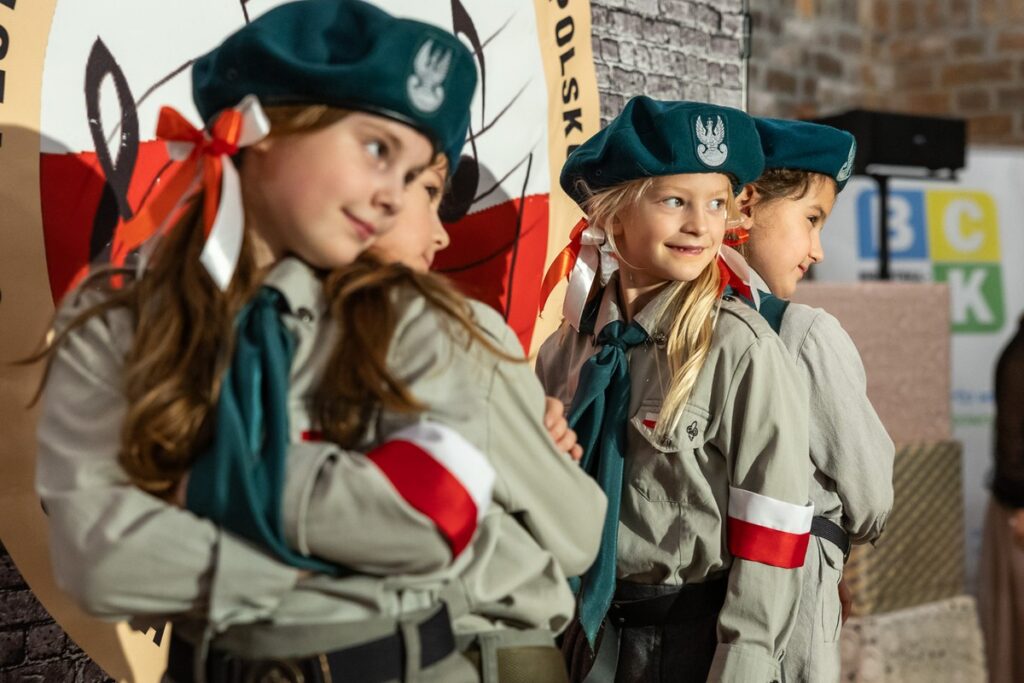 Jubileuszowa XX edycja Wojewódzkiego Festiwalu Pieśni Patriotycznej „Tobie Polsko” ,fot. Szymon Zdziebło/tarantoga.pl dla UMWKP