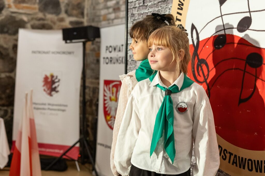 Jubileuszowa XX edycja Wojewódzkiego Festiwalu Pieśni Patriotycznej „Tobie Polsko” ,fot. Szymon Zdziebło/tarantoga.pl dla UMWKP