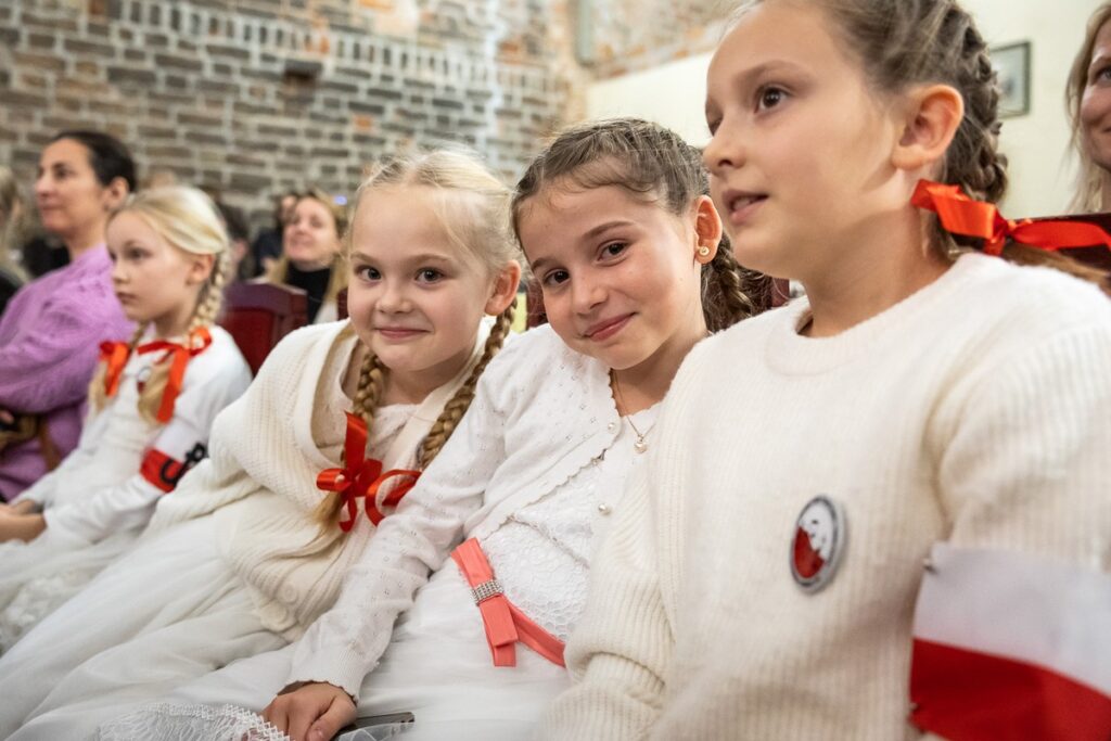 Jubileuszowa XX edycja Wojewódzkiego Festiwalu Pieśni Patriotycznej „Tobie Polsko” ,fot. Szymon Zdziebło/tarantoga.pl dla UMWKP