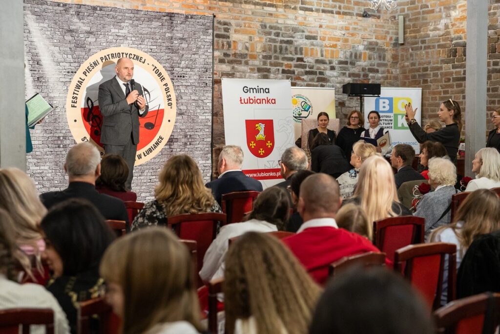Jubileuszowa XX edycja Wojewódzkiego Festiwalu Pieśni Patriotycznej „Tobie Polsko” ,fot. Szymon Zdziebło/tarantoga.pl dla UMWKP