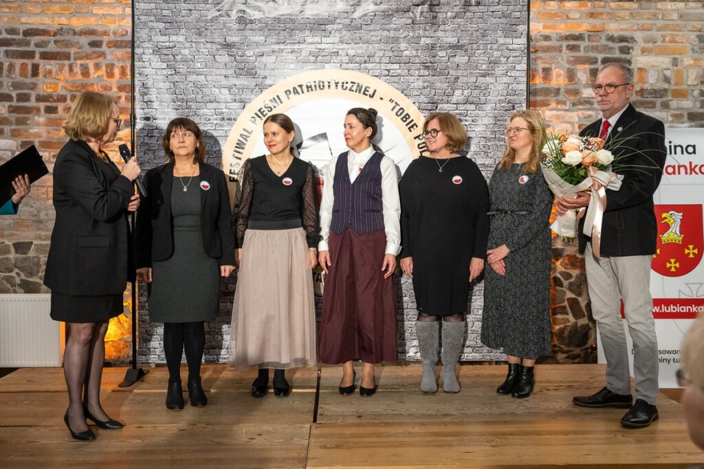 Jubileuszowa XX edycja Wojewódzkiego Festiwalu Pieśni Patriotycznej „Tobie Polsko” ,fot. Szymon Zdziebło/tarantoga.pl dla UMWKP