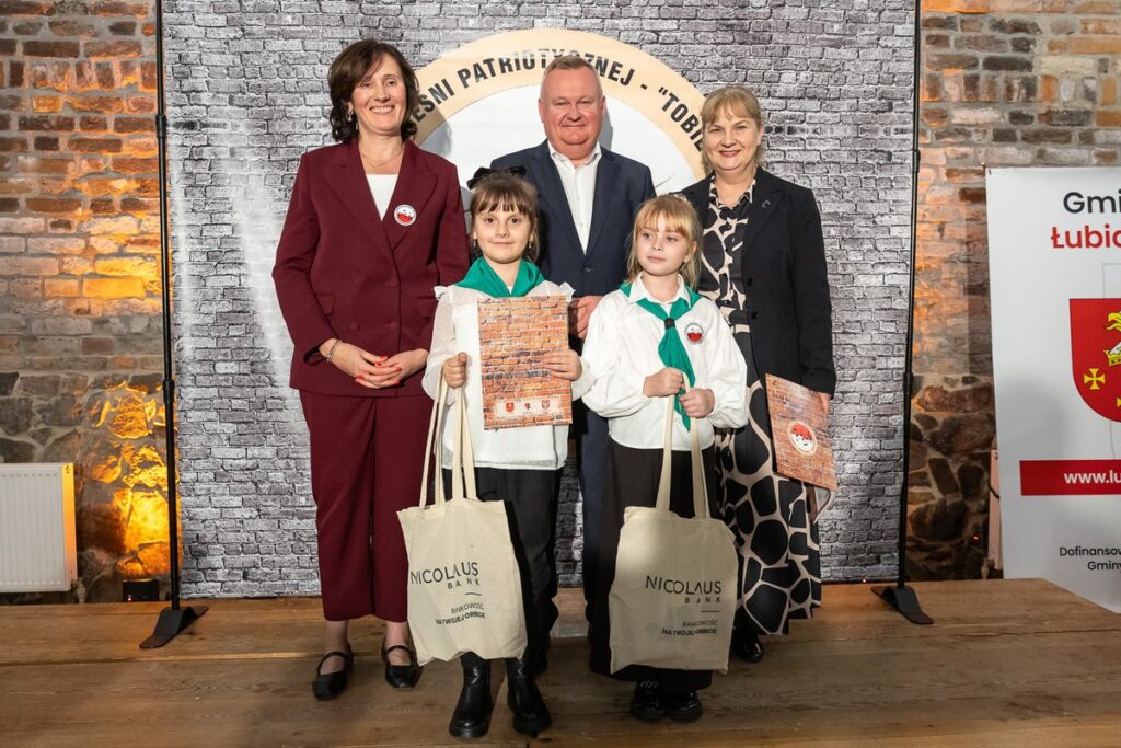Jubileuszowa XX edycja Wojewódzkiego Festiwalu Pieśni Patriotycznej „Tobie Polsko” ,fot. Szymon Zdziebło/tarantoga.pl dla UMWKP