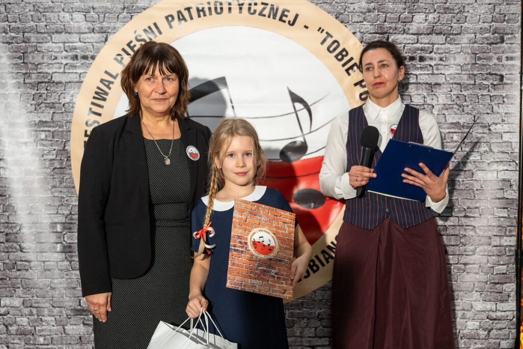 Jubileuszowa XX edycja Wojewódzkiego Festiwalu Pieśni Patriotycznej „Tobie Polsko” ,fot. Szymon Zdziebło/tarantoga.pl dla UMWKP