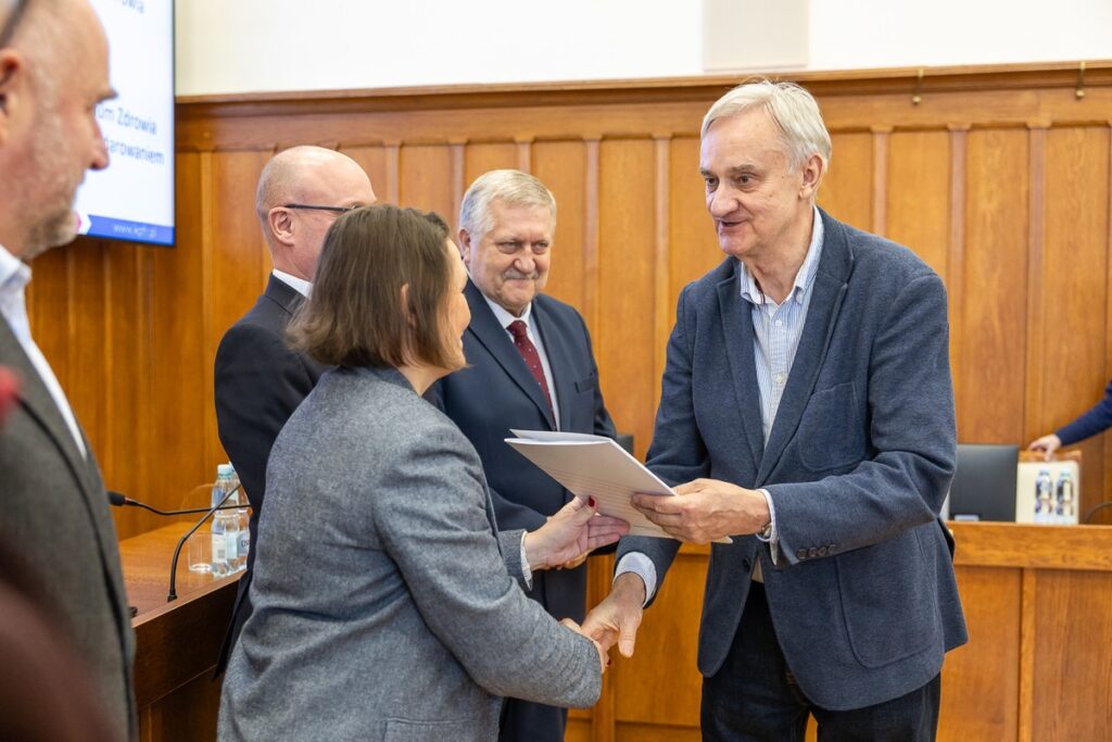 Presentation of KPFR Assistance Loan Agreements, photo by Szymon Zdziebło/tarantoga.pl for UMWKP