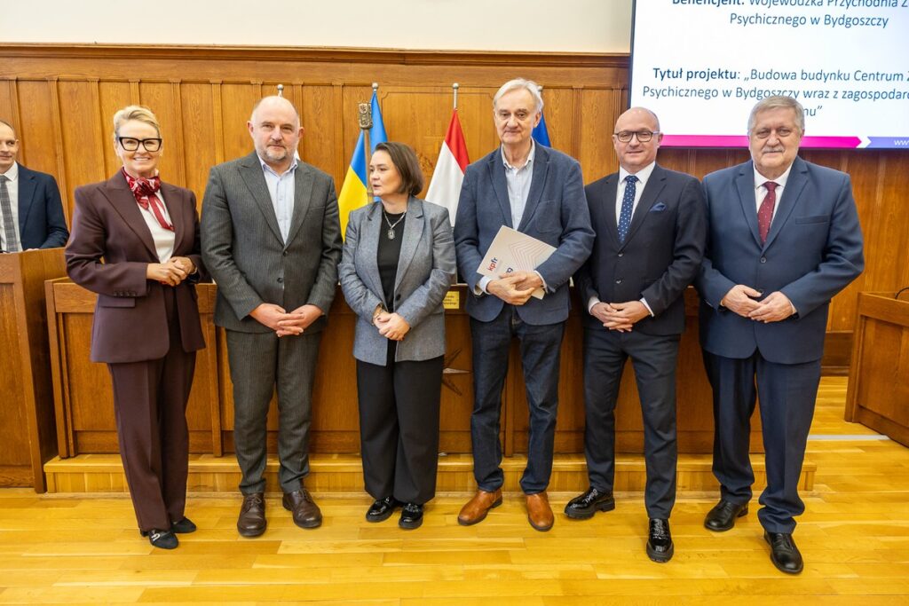 Presentation of KPFR Assistance Loan Agreements, photo by Szymon Zdziebło/tarantoga.pl for UMWKP